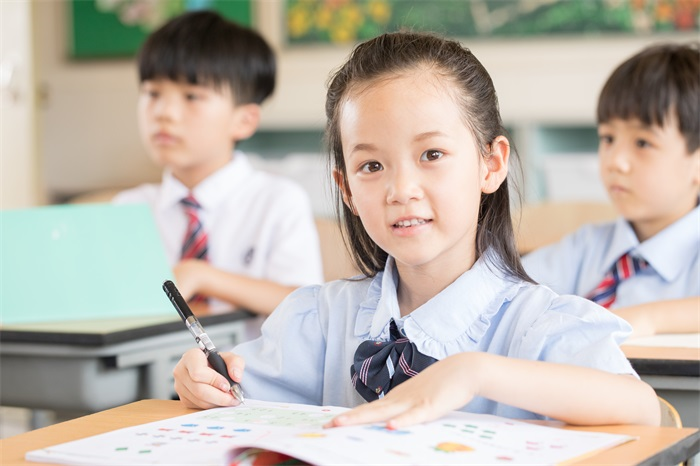 多地推迟中小学秋季开学时间