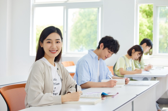 有缘千里来相会下一句及全诗